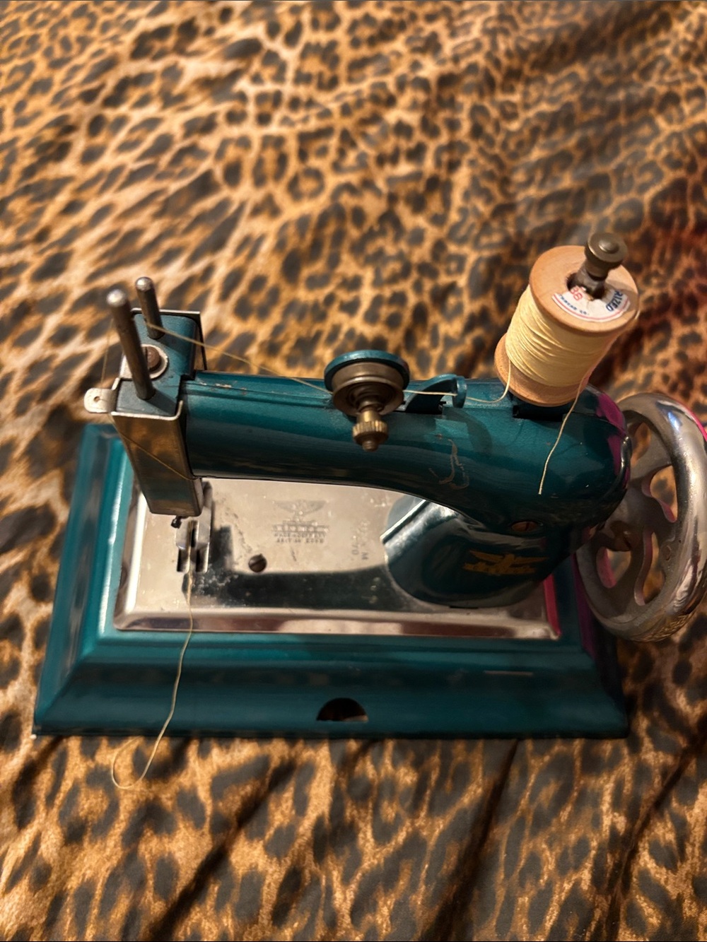 Vintage Teal Mini Sewing Machine with Gold Logo CASIGE - Picture 4 of 5